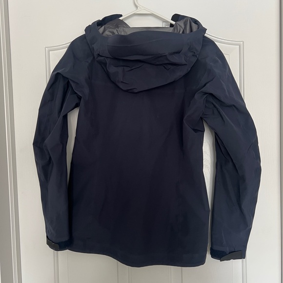 2018 Arc’teryx Beta LT Gore-Tex Black Sapphire - Picture 2 of 6